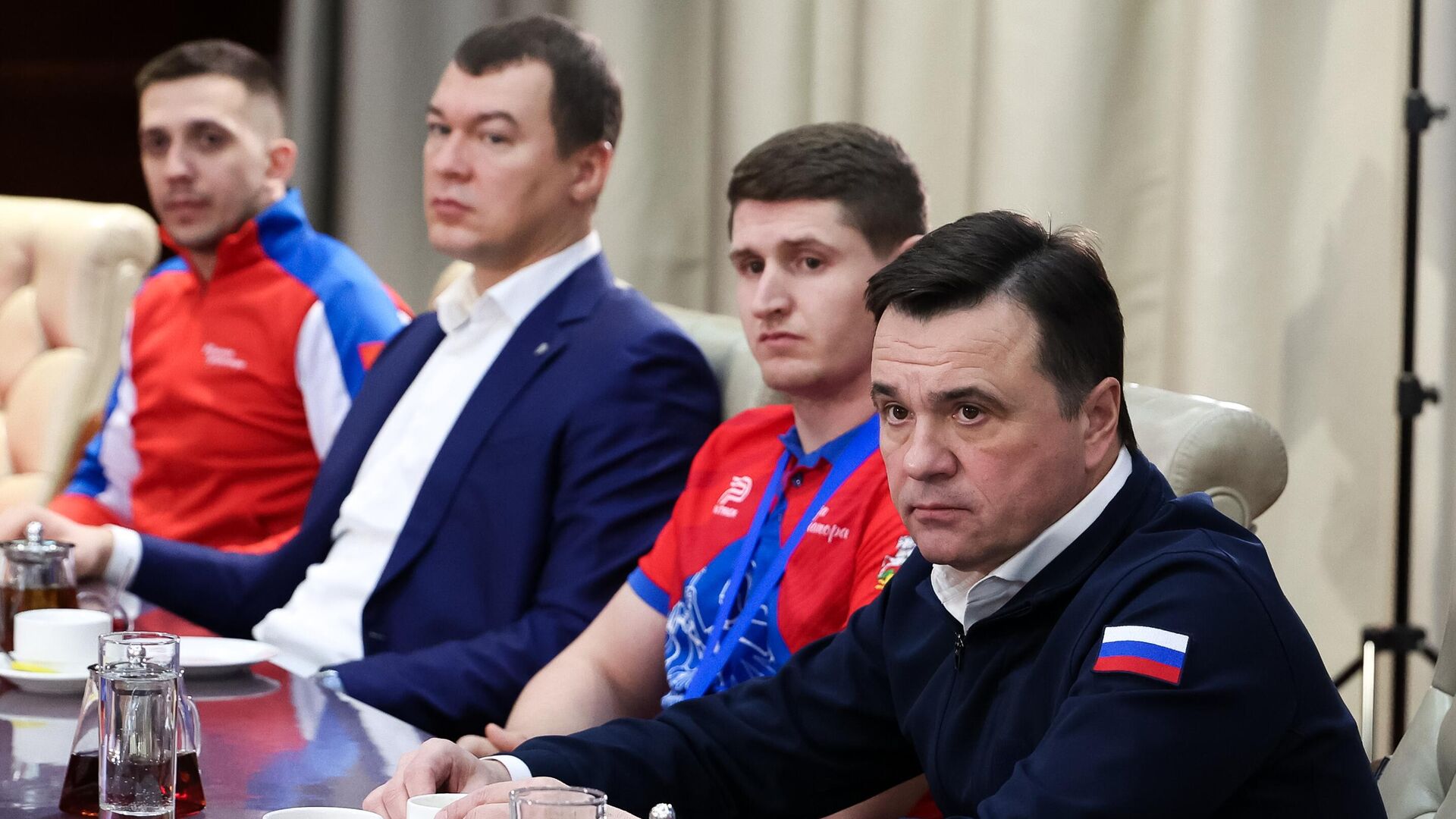 Губернатор Московской области Андрей Воробьев поздравил команду по следж-хоккею с победой на кубке  - РИА Новости, 1920, 19.03.2025