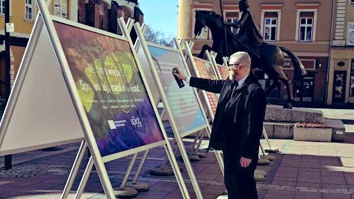 Кандидат в президенты Польши и депутат Европарламента Гжегож Браун во время акции на выставке ЛГБТ* в городе Ополе - РИА Новости, 1920, 19.03.2025