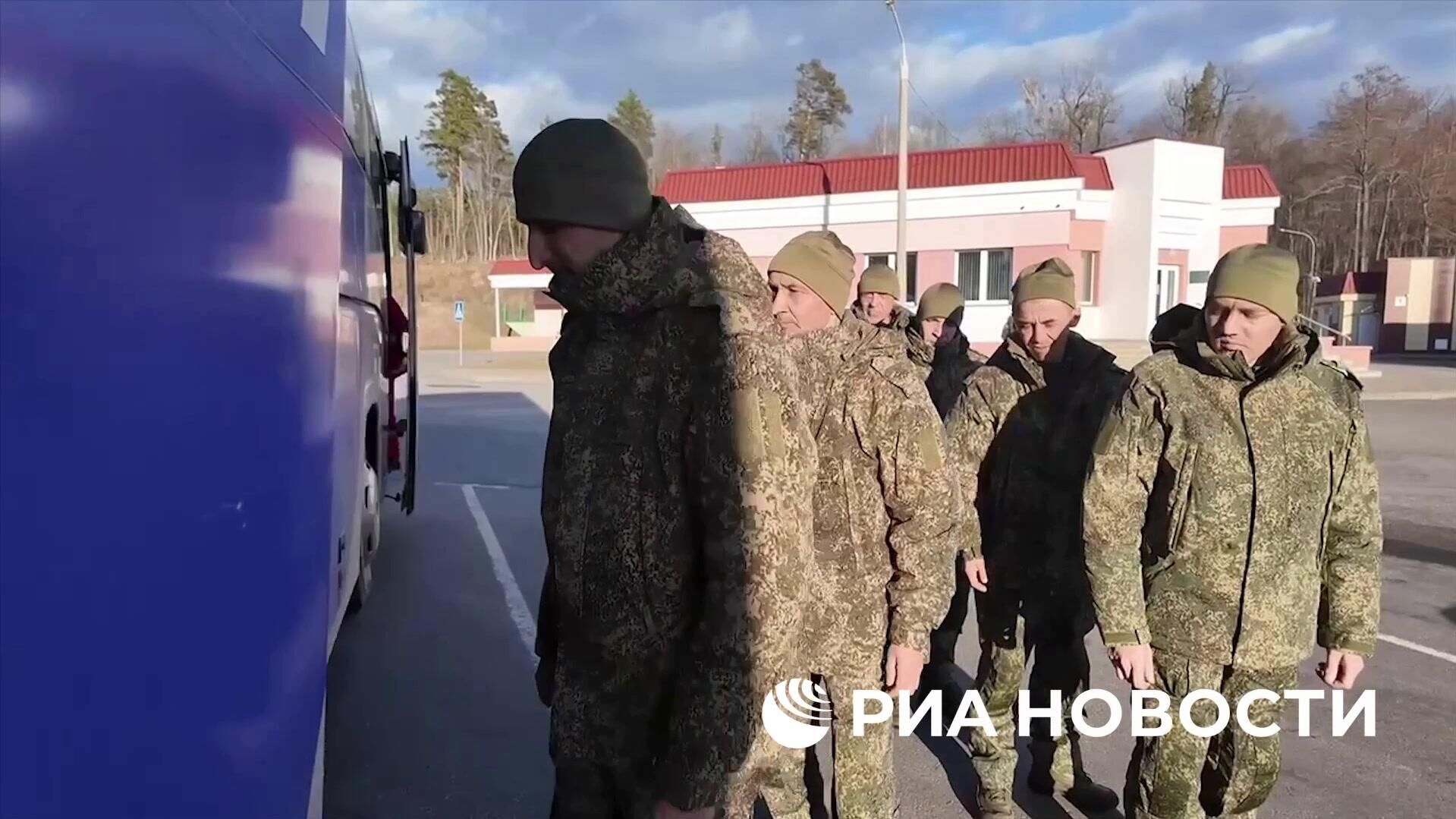 Возвращение из плена российских бойцов - РИА Новости, 1920, 19.03.2025