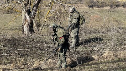  Работа саперов 92 саперного полка в Суджанском районе Курской области