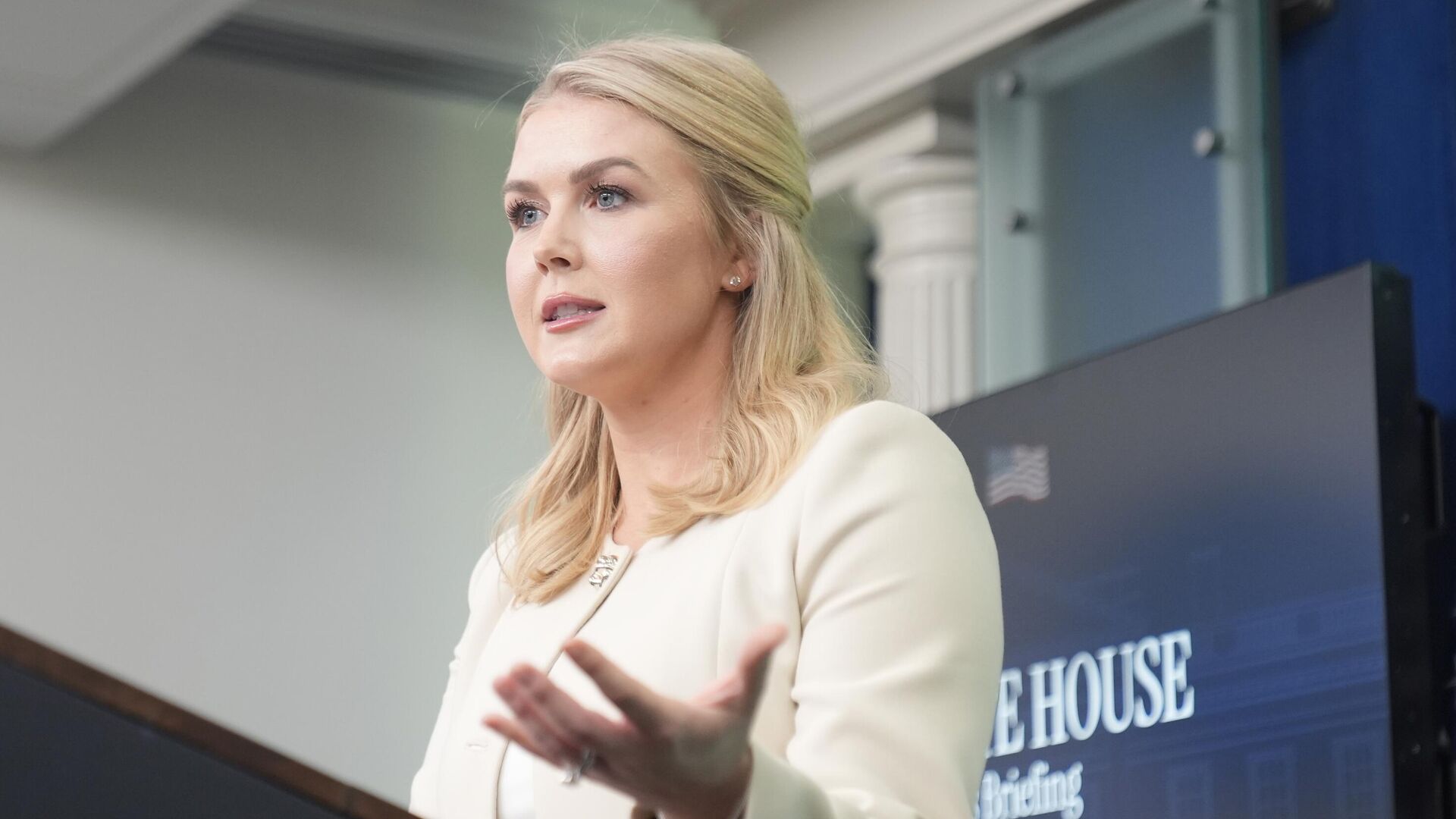 Пресс-секретарь Белого дома Каролин Левитт Пресс-секретарь Белого дома Каролин Левитт - РИА Новости, 1920, 30.09.2025