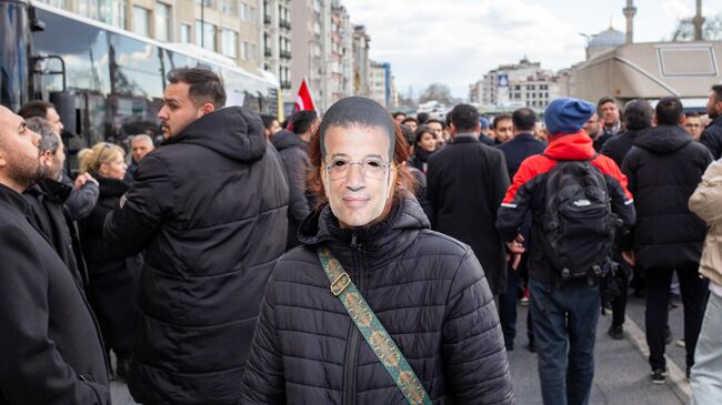 Акция протеста после задержания мэра Стамбула Экрема Имамоглу