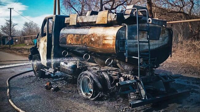 Последствия атаки ВСУ на бензовоз в Сватовском районе ЛНР. 20 марта 2025