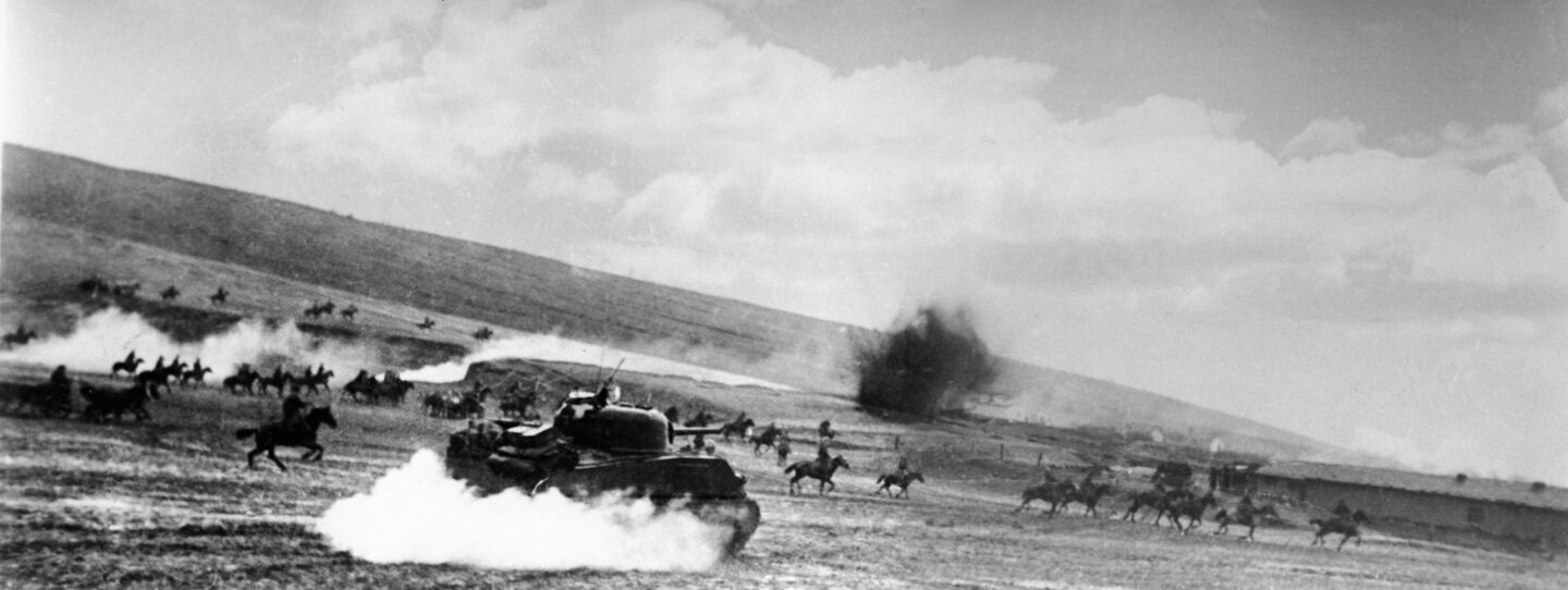 Великая Отечественная война 1941-1945 годов. Одесская наступательная операция войск 3-го Украинского фронта при содействии сил Черноморского флота (26 марта — 14 апреля 1944 года). Бойцы конно-механизированной группы 3-го Украинского фронта и танки М4 Шерман в наступлении под Одессой. Великая Отечественная война 1941-1945 годов. Одесская наступательная операция войск 3-го Украинского фронта при содействии сил Черноморского флота (26 марта — 14 апреля 1944 года). Бойцы конно-механизированной группы 3-го Украинского фронта и танки М4 Шерман в наступлении под Одессой.