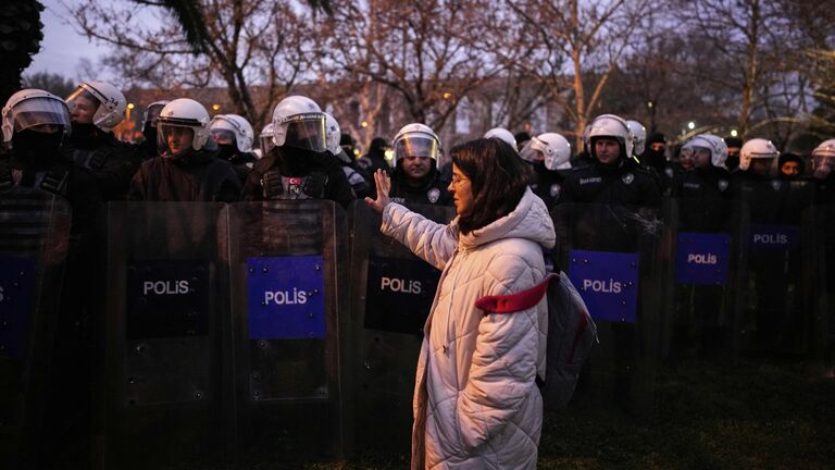 Акция протеста в Стамбуле после задержания мэра Экрема Имамоглу