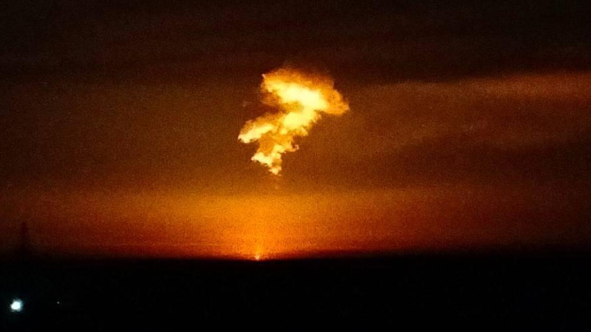 Дым на месте пожара на газоизмерительной станции Суджа Дым на месте пожара на газоизмерительной станции Суджа - РИА Новости, 1920, 21.03.2025