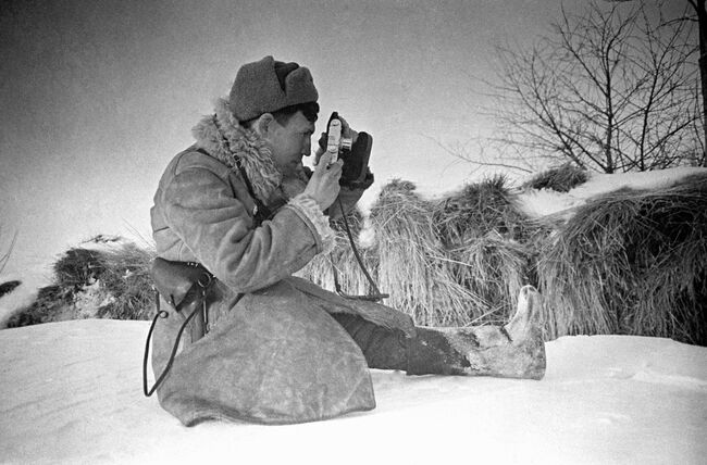 Фотокорреспондент Александр Моклецов во время фотосъемки Фотокорреспондент Александр Моклецов во время фотосъемки