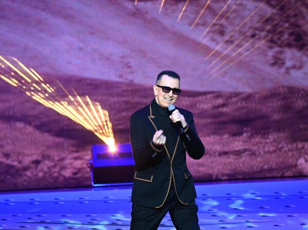 Певец Александр Буйнов выступает на вечере, посвящённом легендарной 40-й армии в Афганистане и участникам специальной военной операции на Украине, в Государственном Кремлевском Дворце в Москве Певец Александр Буйнов выступает на вечере, посвящённом легендарной 40-й армии в Афганистане и участникам специальной военной операции на Украине, в Государственном Кремлевском Дворце в Москве