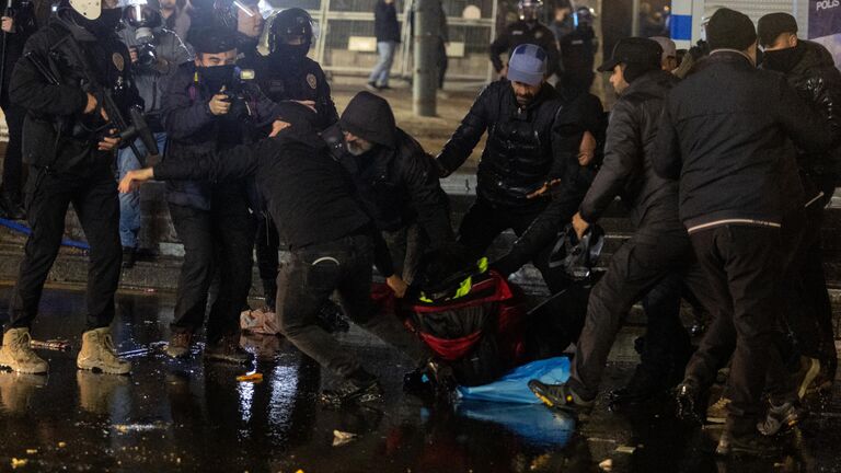 Акция в поддержку арестованного мэра Стамбула Экрема Имамоглу в Анкаре Акция в поддержку арестованного мэра Стамбула Экрема Имамоглу в Анкаре