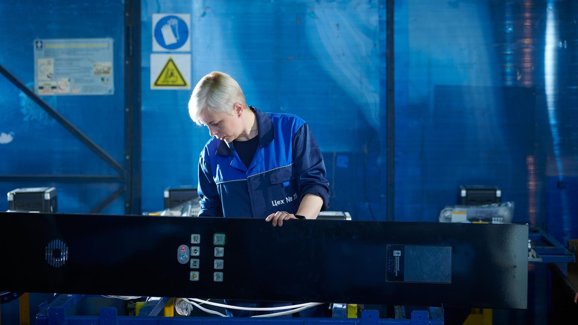 Производство лифтов в Москве Производство лифтов в Москве - РИА Новости, 1920, 24.03.2025