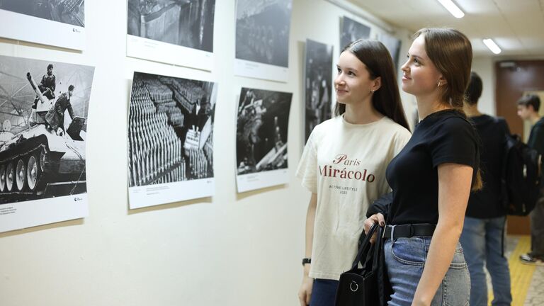 Фотовыставка Освобождение. Путь к Победе. Тыл на площадке Государственного университета Дубна