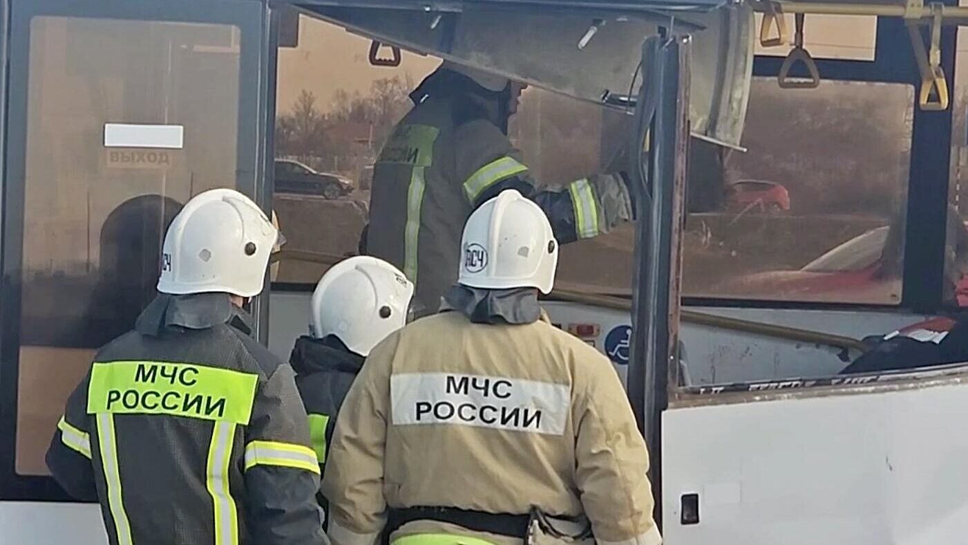Место ДТП с участием рейсового автобуса и грузовика в Крыму0