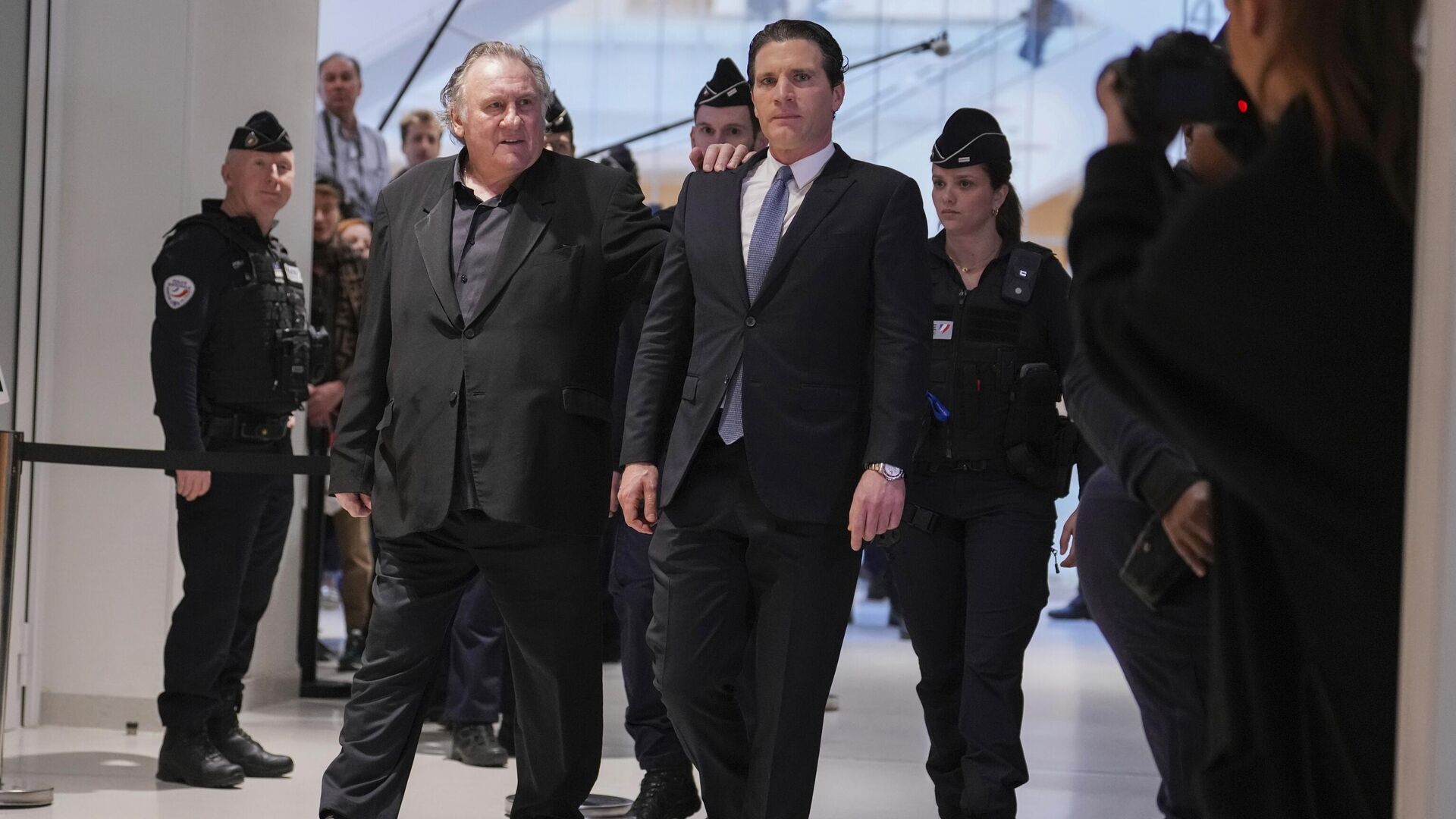 Актер Жерар Депардье во время прибытия в суд Парижа. 24 марта 2025 Актер Жерар Депардье во время прибытия в суд Парижа. 24 марта 2025 - РИА Новости, 1920, 25.03.2025