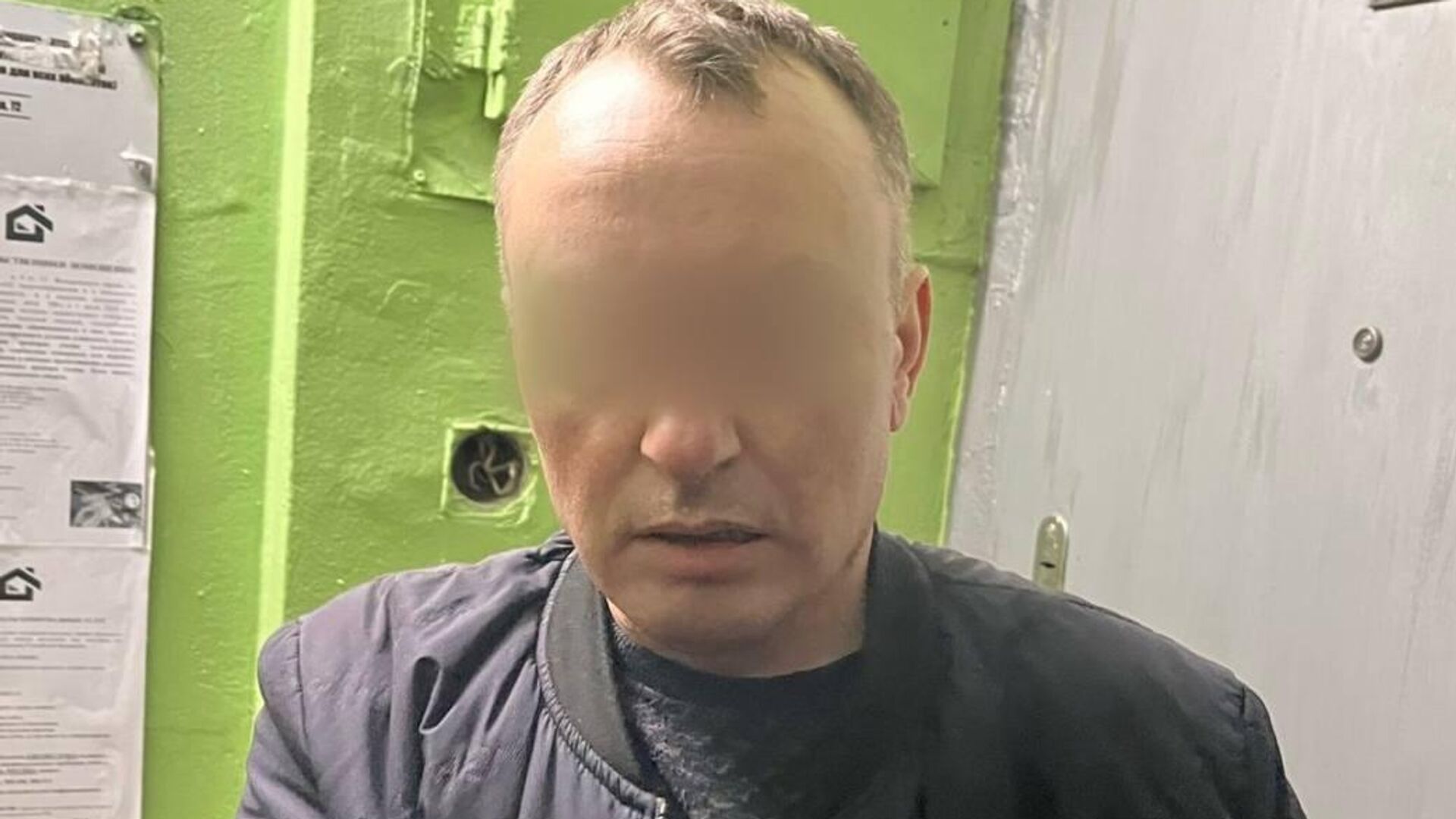 Мужчина, ударивший 12-летнюю девочку бутылкой по лицу - РИА Новости, 1920, 25.03.2025