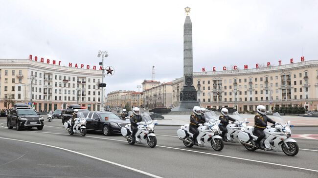 Кортеж избранного президента Белоруссии Александра Лукашенко направляется ко Дворцу Независимости, где состоится церемония инаугурации президента Республики Беларусь. 25 марта 2025
