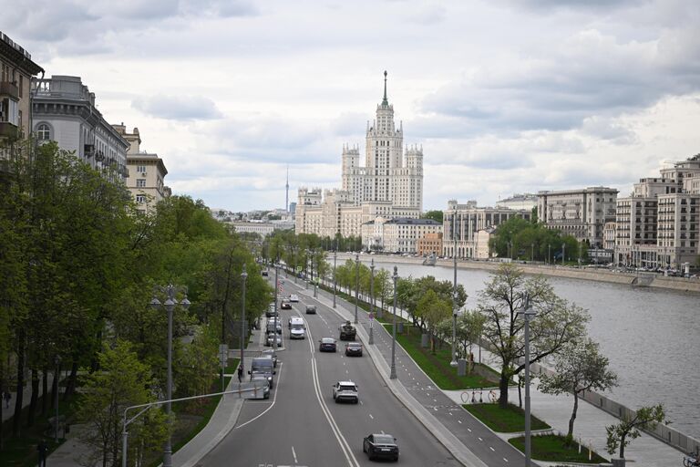 Космодамианская набережная в Москве Космодамианская набережная в Москве