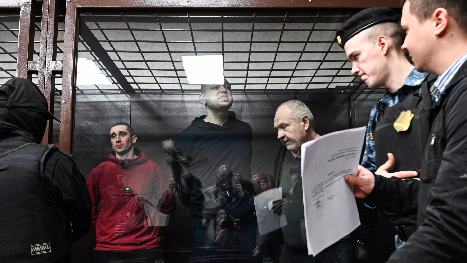 Участники украинского подразделения Азов (признан террористическим и запрещен в РФ) на оглашении приговора в Южном окружном военном суде. 26 марта 2025 - РИА Новости, 1920, 26.03.2025