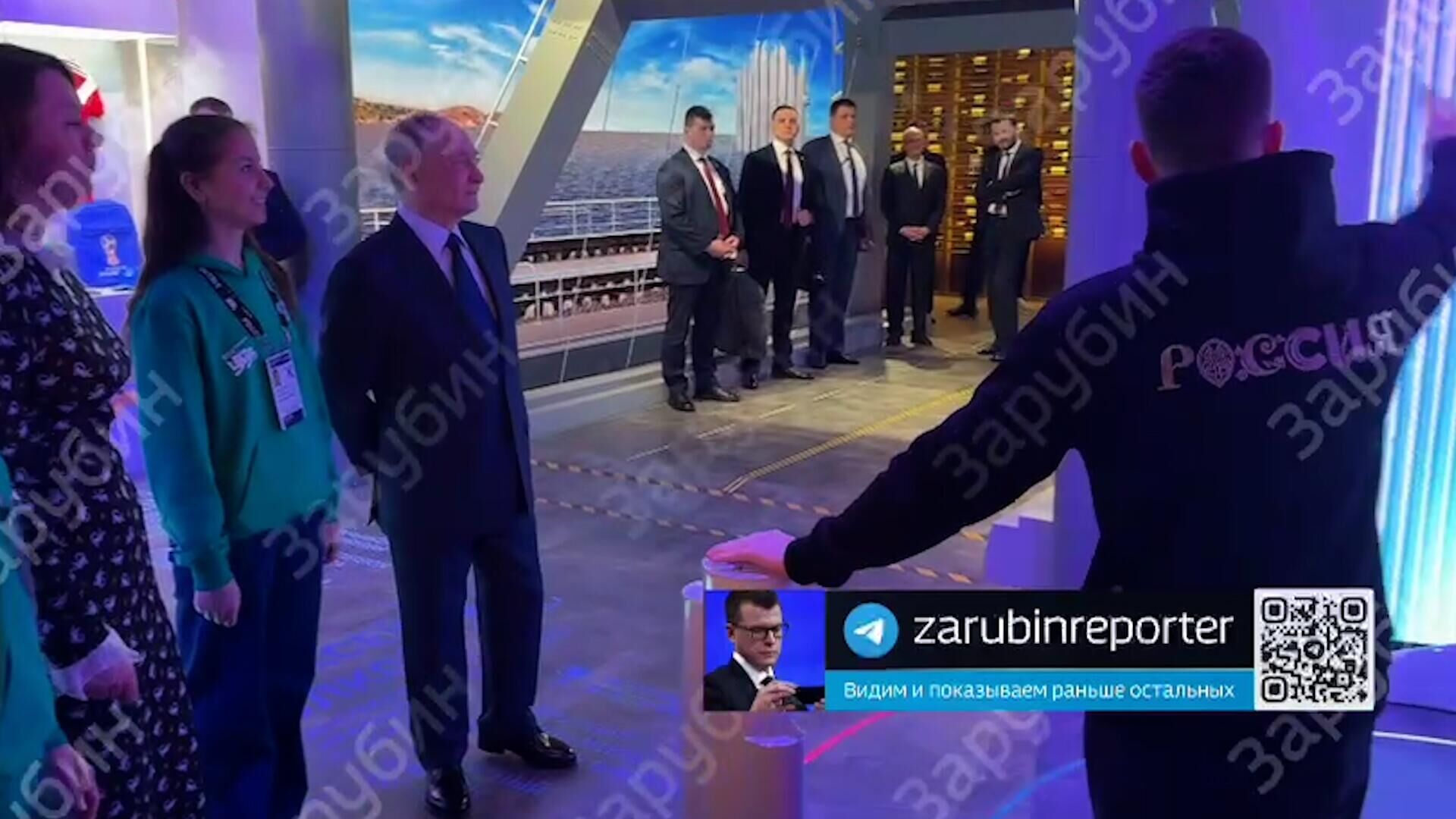 Путин на выставке в Национальном центре Россия - РИА Новости, 1920, 26.03.2025