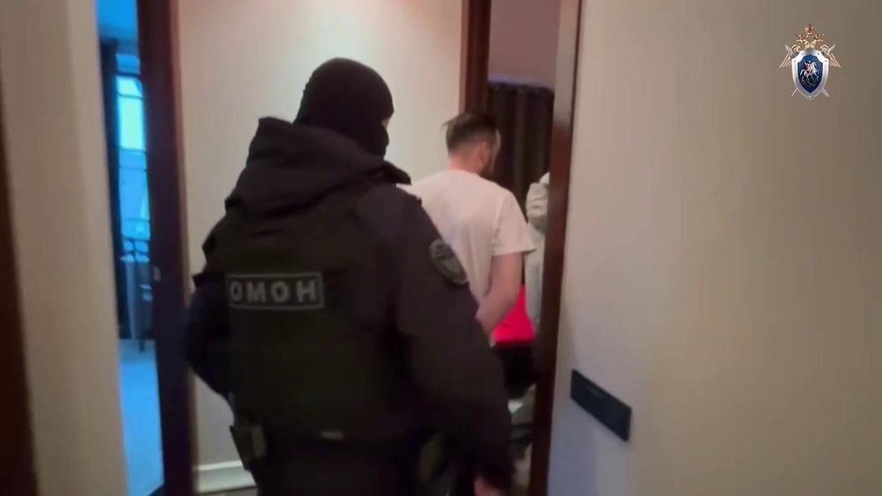 Задержание подозреваемых в хищениях при реализации федеральной программы Пушкинская карта. Кадр видео - РИА Новости, 1920, 27.03.2025