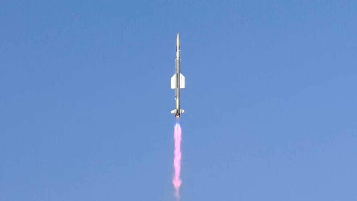 Индийская ракета вертикального пуска земля-воздух малой дальности (VL-SRSAM) - РИА Новости, 1920, 10.05.2025