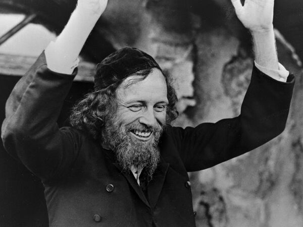 Актер Иннокентий Смоктуновский в роли Моисея Моисеевича в фильме Сергея Бондарчука Степь киностудии Мосфильм Актер Иннокентий Смоктуновский в роли Моисея Моисеевича в фильме Сергея Бондарчука Степь киностудии Мосфильм