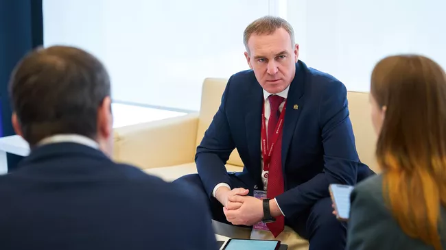 Губернатор Ханты-Мансийского автономного округа - Югры Руслан Кухарук во время интервью журналистам РИА Новости
