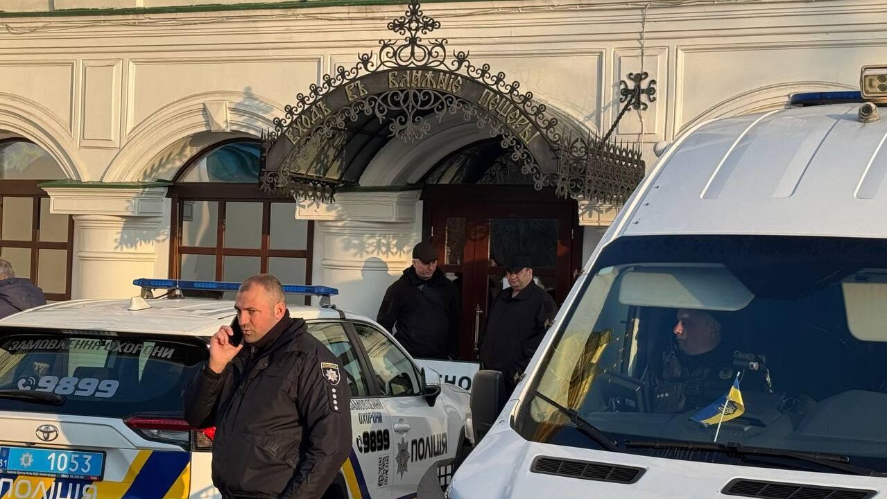 Полиция начала захват пещер в Киево-Печерской лавре