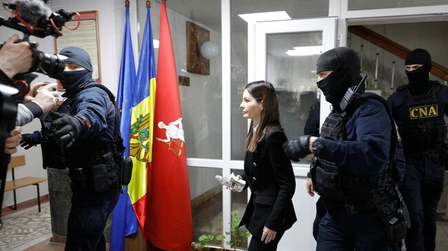 Глава Гагаузии Евгения Гуцул доставлена в суд сектора Чеканы в Кишиневе