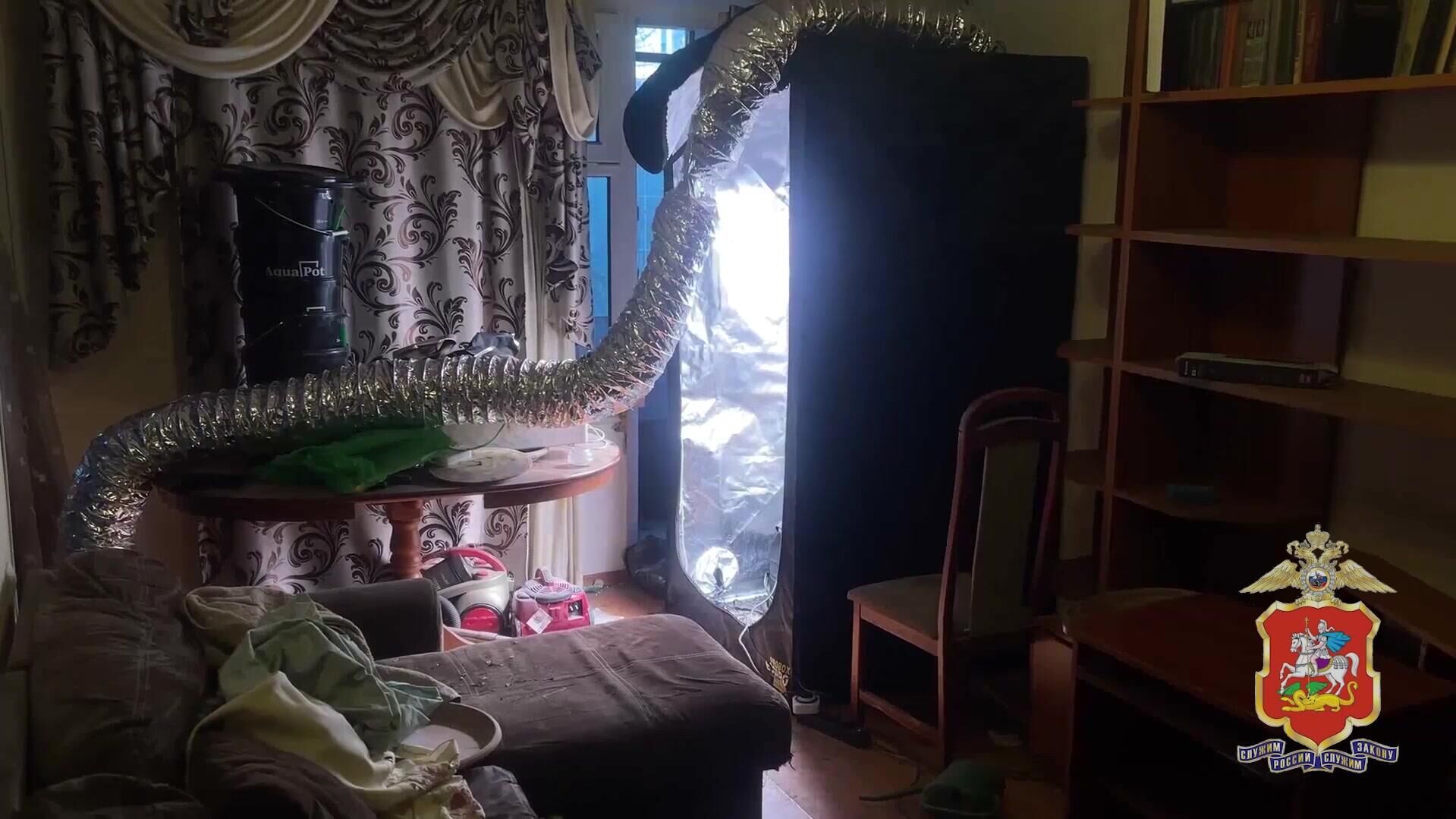 Обыск квартиры рэп-исполнителя Obe1Kanobe, которого подозревают в незаконном обороте наркотиков - РИА Новости, 1920, 28.03.2025