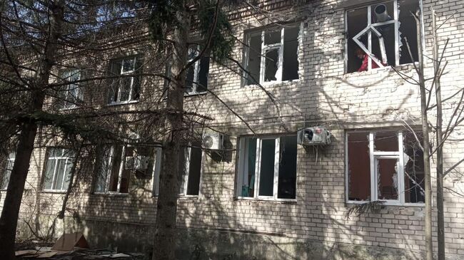 Последствия атаки со стороны ВСУ на здание Алешкинской Центральной районной больницы. 28 марта 2025