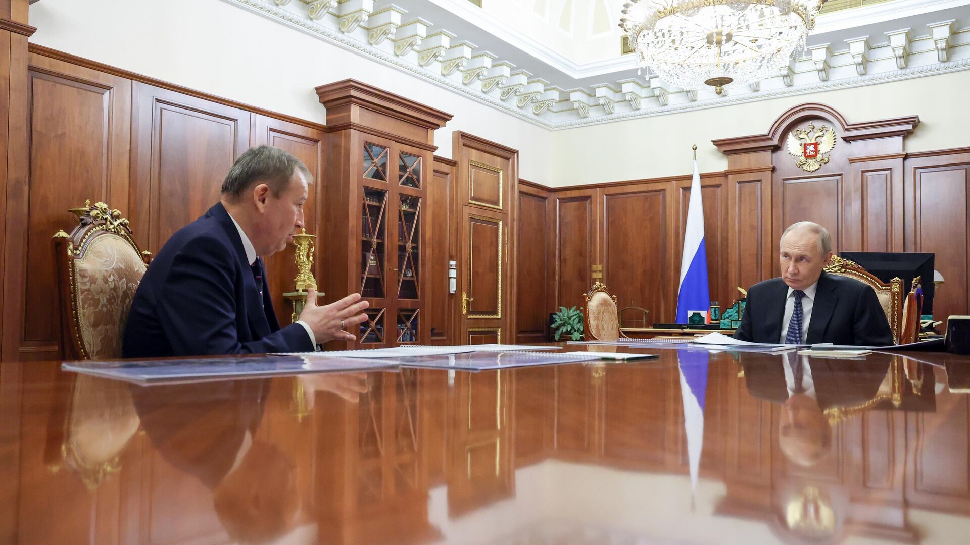 Рабочая встреча президента Владимира Путина с губернатором Ленинградской области А. Дрозденко Рабочая встреча президента Владимира Путина с губернатором Ленинградской области А. Дрозденко - РИА Новости, 1920, 28.03.2025
