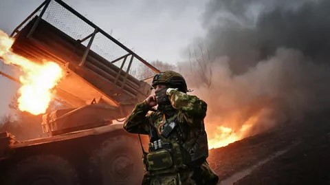 Боевая работа военнослужащих артиллерийского расчета РСЗО Град 40-й бригады морской пехоты группировки войск Север на Курском направлении СВО