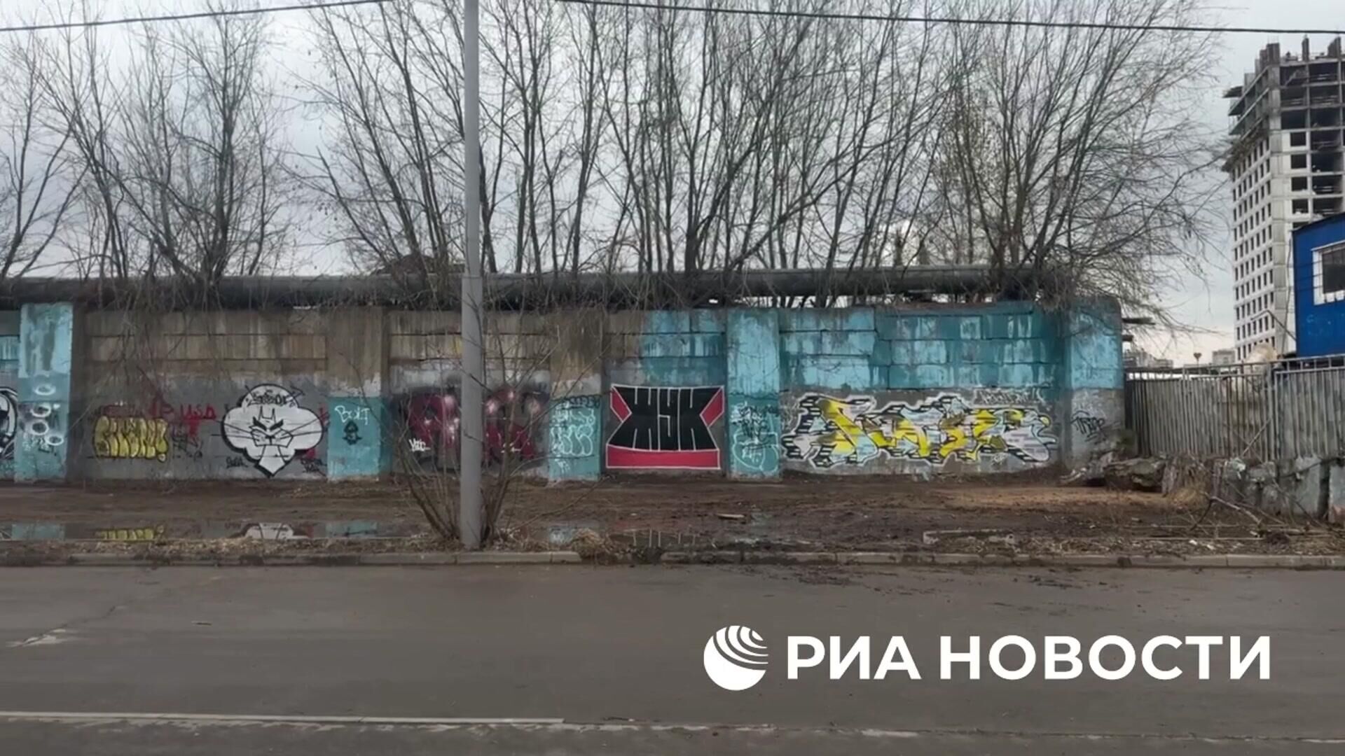 Тайник со взрывчаткой, найденный у гаражей рядом с Измайловским Кремлем - РИА Новости, 1920, 29.03.2025