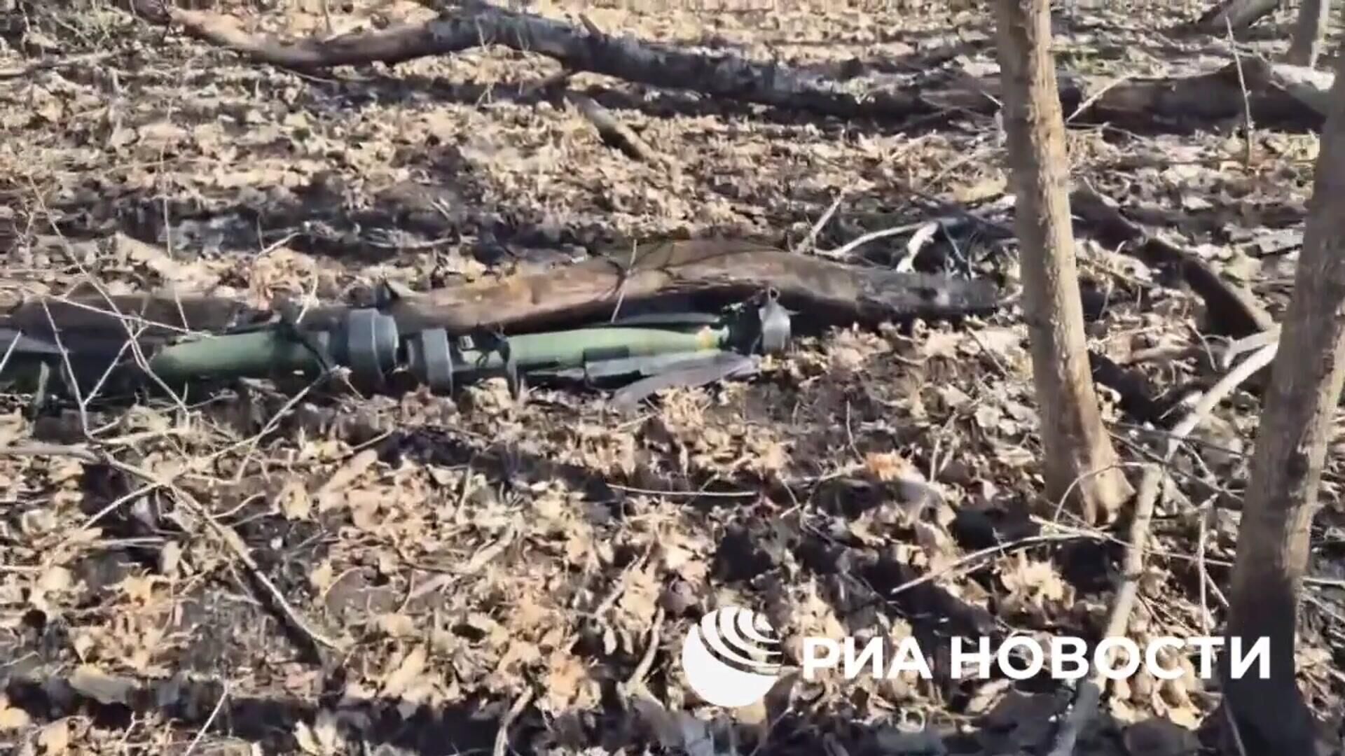 Арсенал боеспособных шведско-британских противотанковых гранатометов NLAW, захваченный в Курской области - РИА Новости, 1920, 29.03.2025