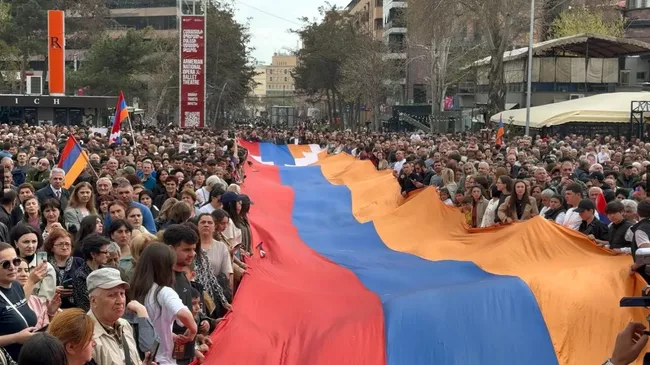 Митинг в защиту прав переселенцев из Карабаха в Ереване