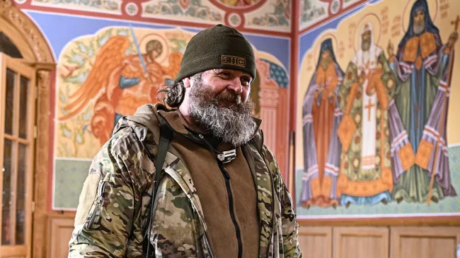 Военнослужащие отряда Т Добровольческого корпуса в в церкви Рождества Христова в селе Гончаровка Суджанского района Курской области