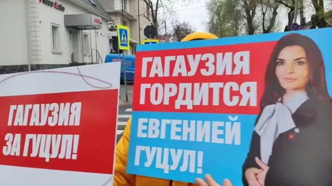 Сторонники главы Гагаузии Евгении Гуцул у здания СИЗО №13 в Кишиневе. Кадр видео