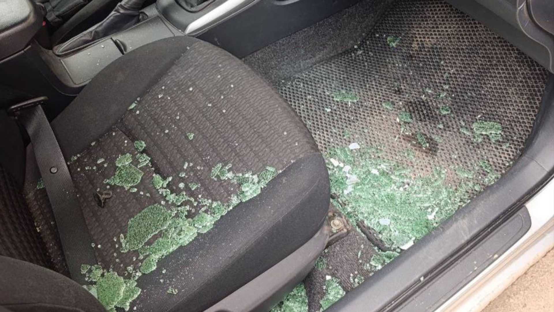 Последствия атаки дрона ВСУ на автомобиль съемочной группы ГТРК Донецк в Горловке - РИА Новости, 1920, 30.03.2025