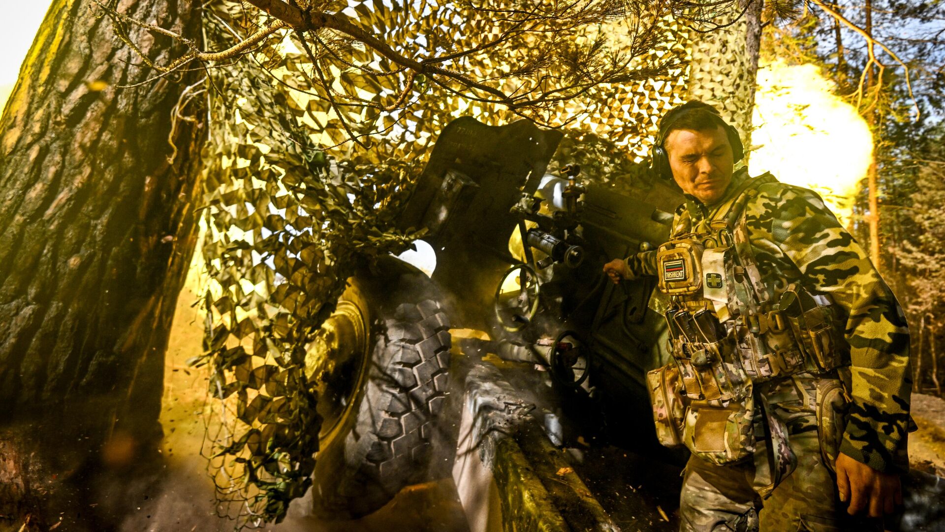 Боевая работа пушки-гаубицы Д-20 - РИА Новости, 1920, 27.05.2025