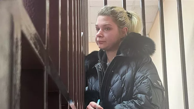 Внучка убитого экс-мэра Виктора Тархова Екатерина во время заседания Самарского областного суда