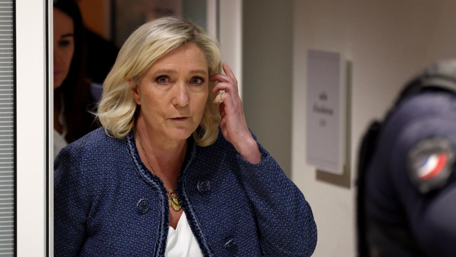 Марин Ле Пен после заседания суда в Париже. 31 марта 2025 Марин Ле Пен после заседания суда в Париже. 31 марта 2025 - РИА Новости, 1920, 31.03.2025