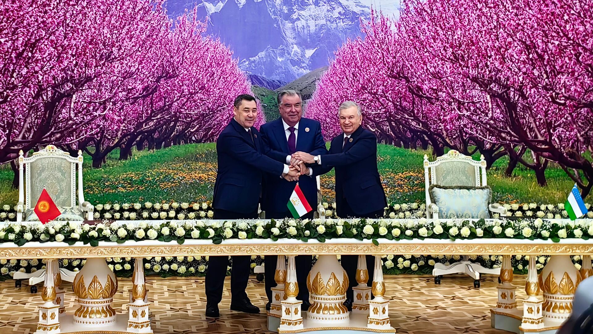 Садыр Жапаров, Эмомали Рахмон и Шавкат Мирзиёев - РИА Новости, 1920, 21.12.2025