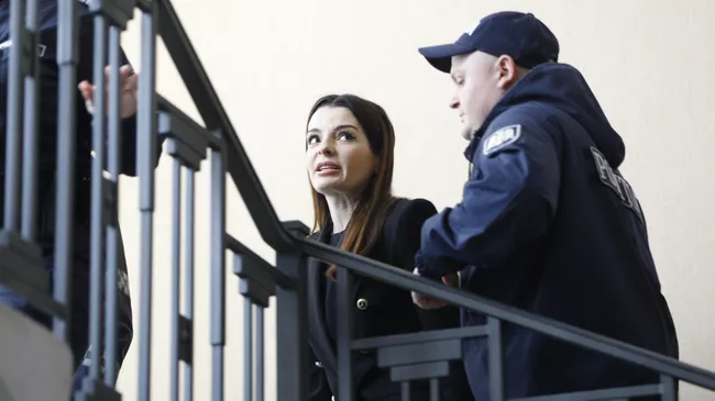 Глава Гагаузии Евгения Гуцул перед заседанием суда сектора Буюкан в Кишиневе