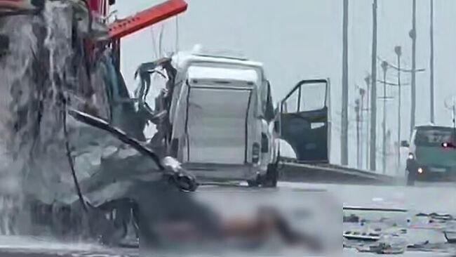 На месте ДТП с микроавтобусом под Мариуполем. Кадр видео