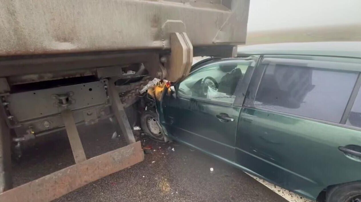 На месте ДТП под Мариуполем. Кадр видео - РИА Новости, 1920, 31.03.2025