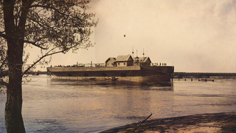 Беляна идет по реке Ветлуге Беляна идет по реке Ветлуге