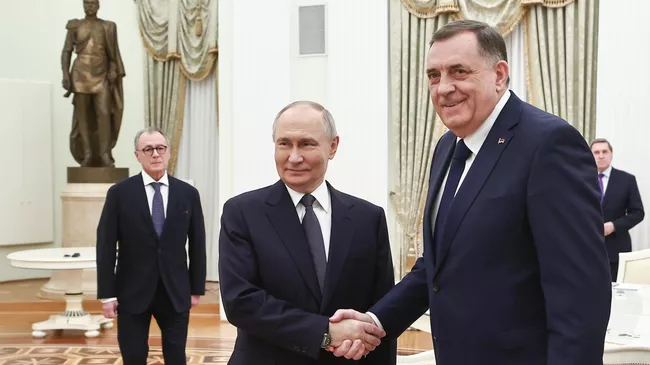 Президент России Владимир Путин и глава Республики Сербской Милорад Додик во время встречи, 1 апреля 2025 года