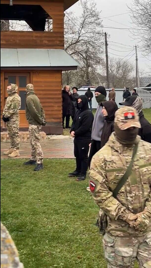 Сторонники раскольнической Православной церкви Украины (ПЦУ) начали силовой захват Успенского храма канонической Украинской православной церкви (УПЦ) в селе Дубовцы Черновицкой области Сторонники раскольнической Православной церкви Украины (ПЦУ) начали силовой захват Успенского храма канонической Украинской православной церкви (УПЦ) в селе Дубовцы Черновицкой области - РИА Новости, 1920, 02.07.2025