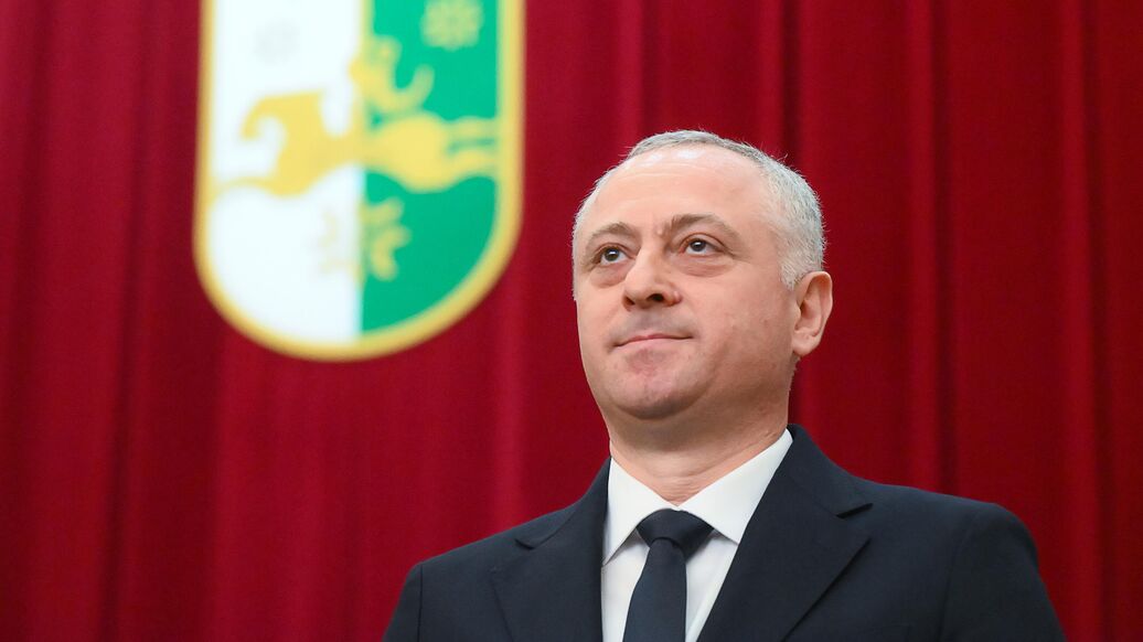 Гунба призвал Грузию смириться с независимостью Абхазии