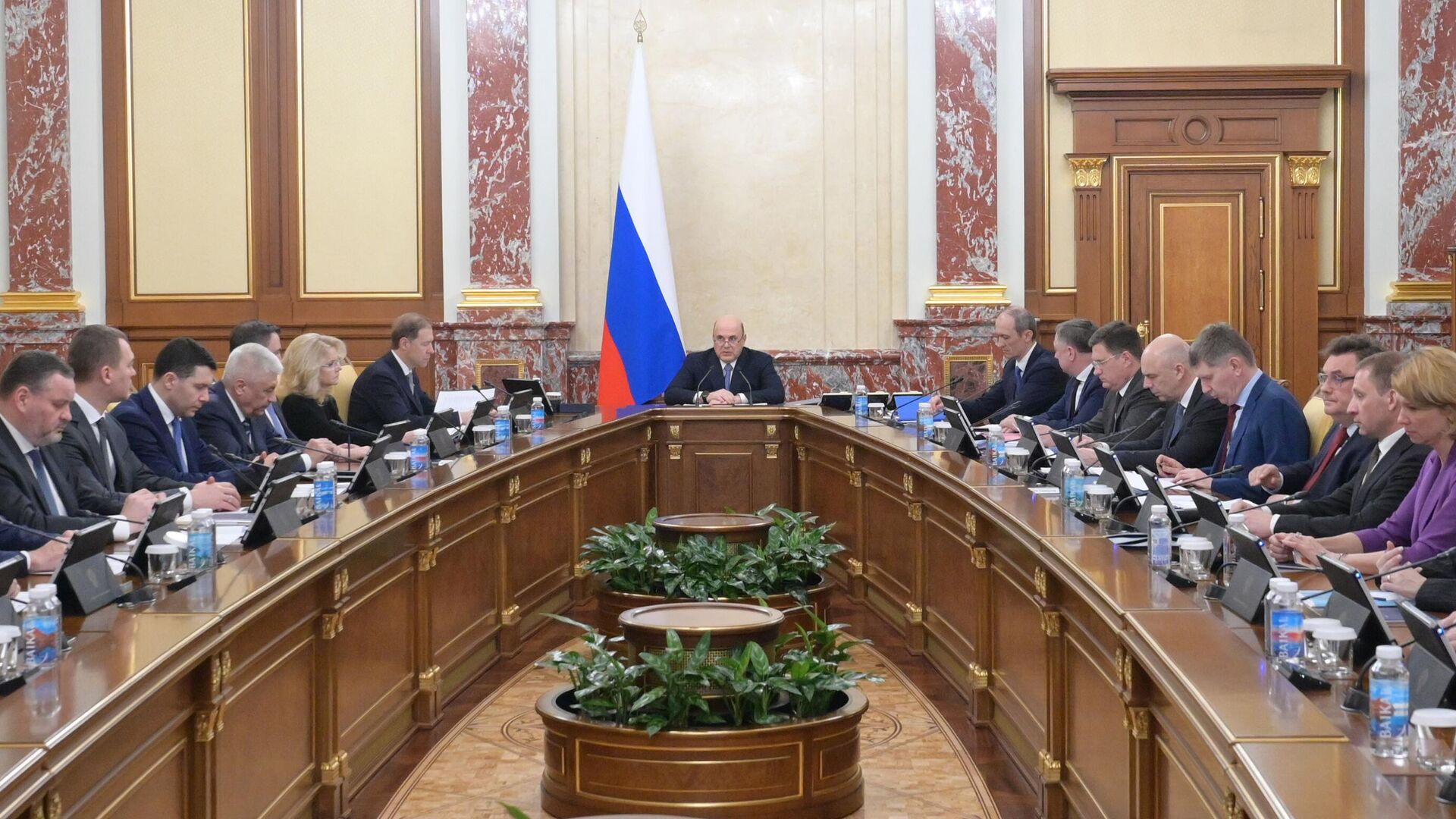 Председатель правительства РФ Михаил Мишустин проводит заседание кабинета министров РФ. 2 апреля 2025 Председатель правительства РФ Михаил Мишустин проводит заседание кабинета министров РФ. 2 апреля 2025 - РИА Новости, 1920, 02.04.2025